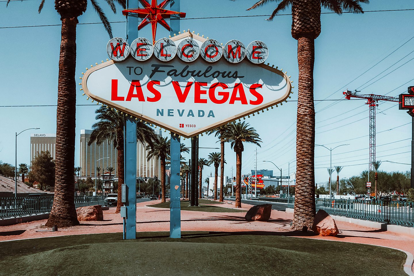 Letrero Welcome to Fabulous Las Vegas de d&iacute;a en Las Vegas Boulevard, Nevada. Pr&eacute;stamos hipotecarios y preaprobaci&oacute;n en Las Vegas con Art Loera, PRMG.