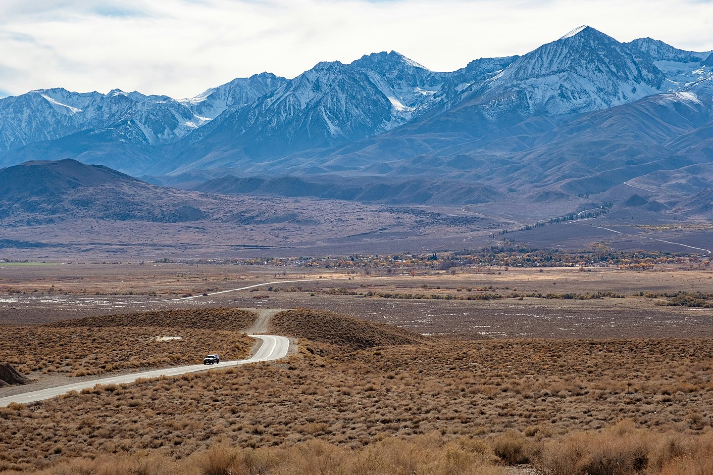 Daytime desert valley and mountain vista in the Las Vegas Valley, Nevada. North Las Vegas home loans and mortgage pre-approval with Art Loera, PRMG.